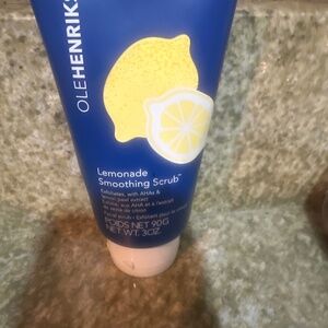 Olehenriksen Lemonade Smoothing Scrub 3.0 New